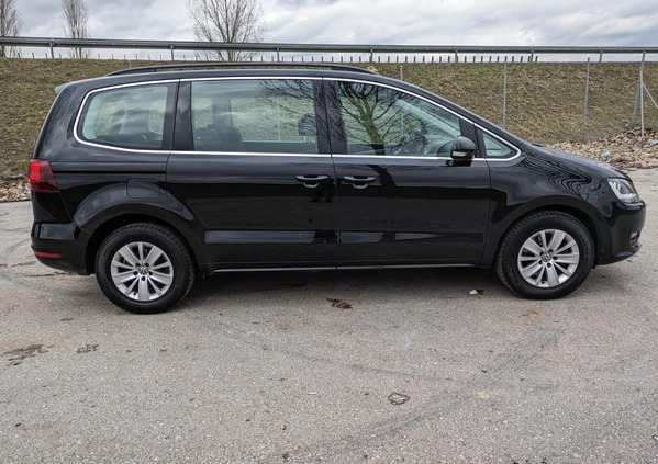 Volkswagen Sharan cena 79900 przebieg: 149000, rok produkcji 2017 z Bobolice małe 326